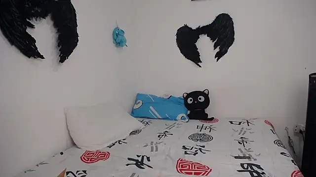 maddy_and_derek live cam on StripChat