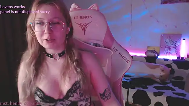 henby_streamss webcam