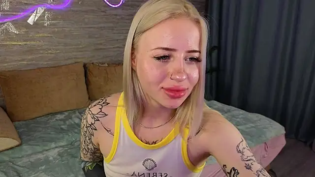 Khloy_white webcam