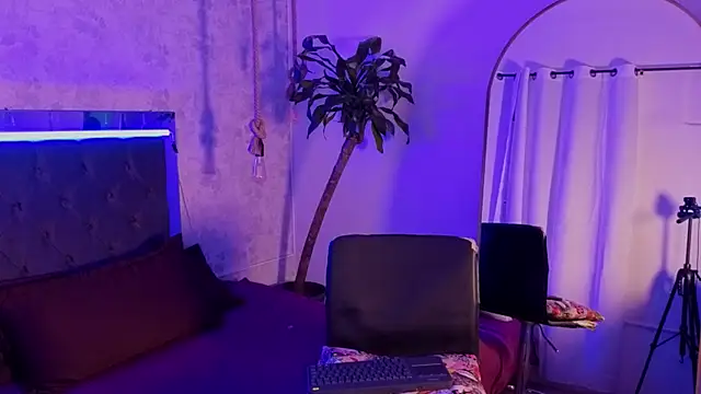 chloe_bronze webcam