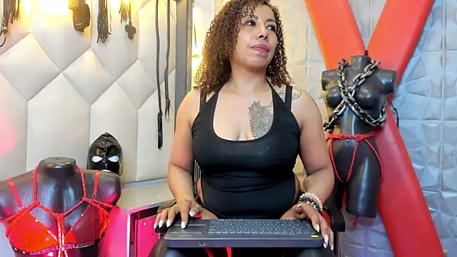ArhyFoxx1 live cam on StripChat