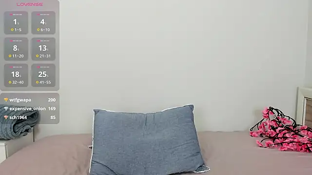 Kiraeko live cam on StripChat