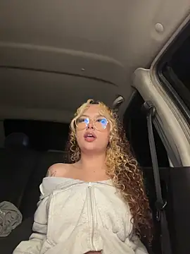 Joyce-fire live cam on StripChat