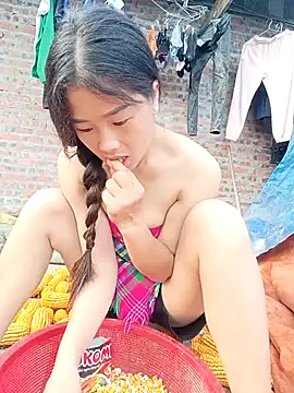 HeresThuy22 webcam