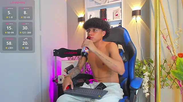 _taylor_black webcam