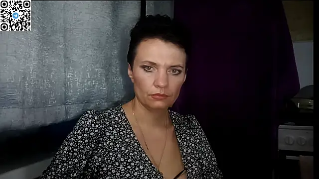 HotMamaQueen234 webcam