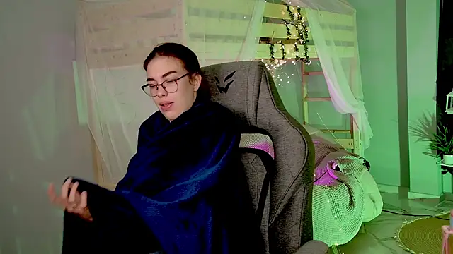 SeraphineDuskryn webcam