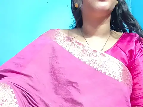 Adhiti_1 live cam on StripChat
