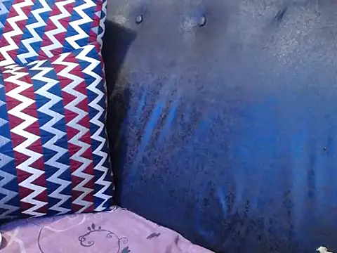 bustylaura4u webcam