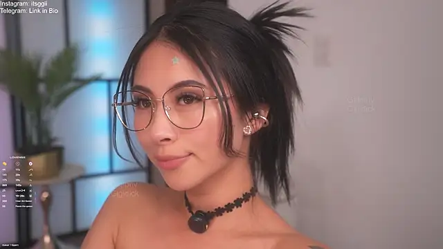 Gigi_ohlala live cam on StripChat