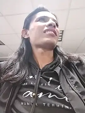Aisha_hotts777 webcam