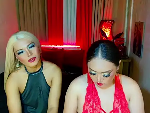 Phenomenal_Shemale live cam on StripChat