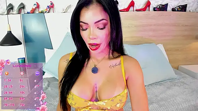 veronikali live cam on StripChat