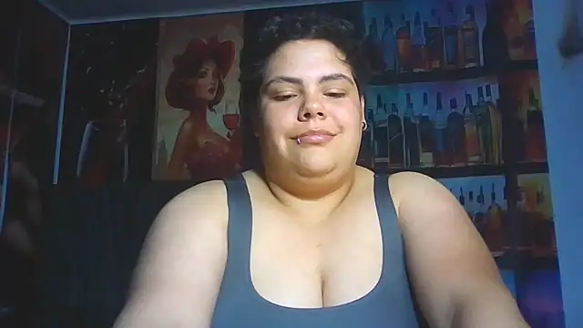 Hailey_Curvy webcam