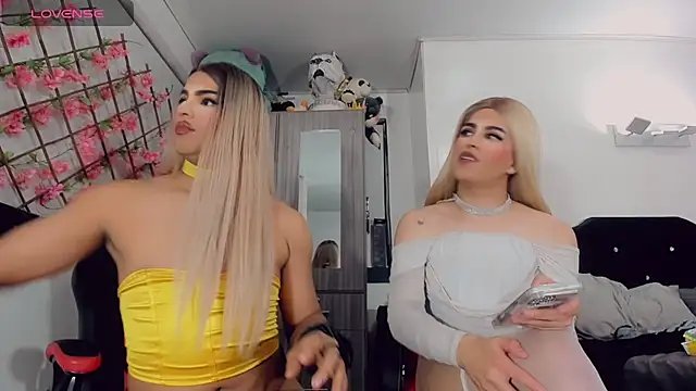 Thiara_veky_ webcam