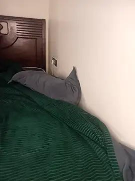 sexy_girlyee live cam on StripChat