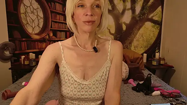 Minxtessarae live cam on StripChat