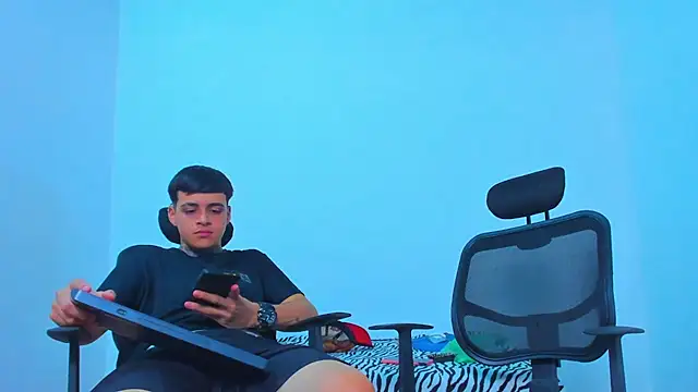 Thomas-Wil Live Web Cam Show