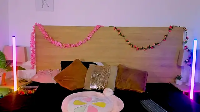 LaraRous Live Web Cam Show