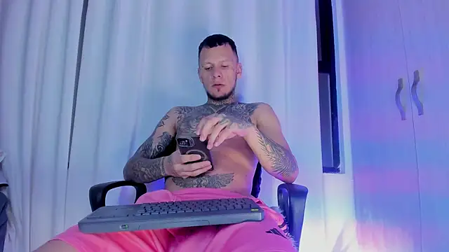 Kings_Ultimate live cam on StripChat