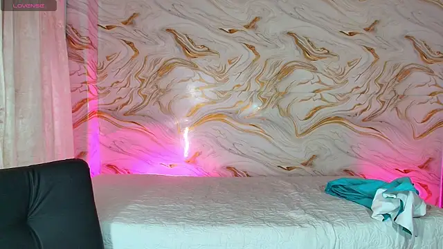 EbonyHansNight webcam