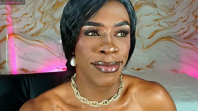 EbonyHansNight webcam