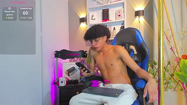 _taylor_black webcam