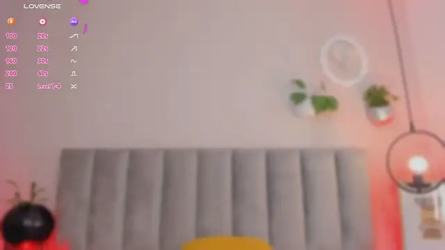 Tina_curly webcam