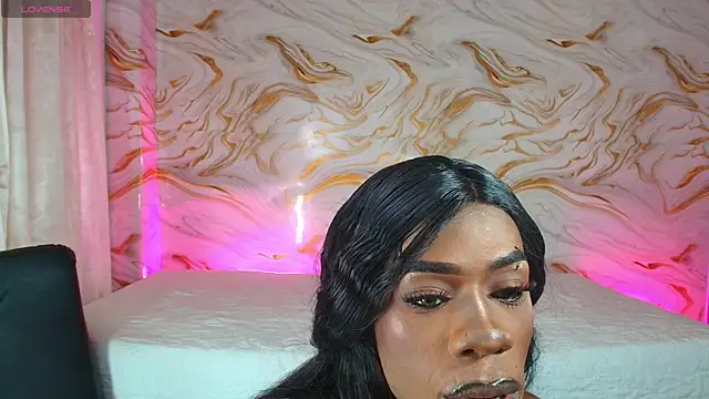 EbonyHansNight webcam