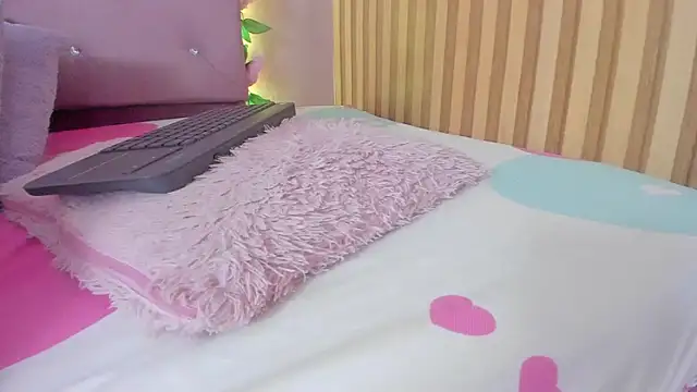 lovely__kiss__ webcam