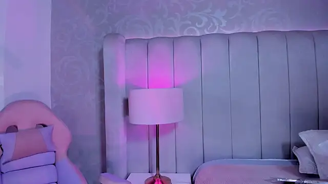 MadeleynRose webcam