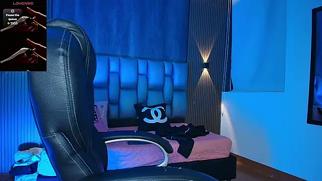 hottiesjuls webcam