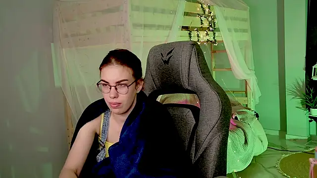 SeraphineDuskryn webcam