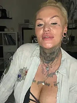 InkedMissLaBaehm webcam