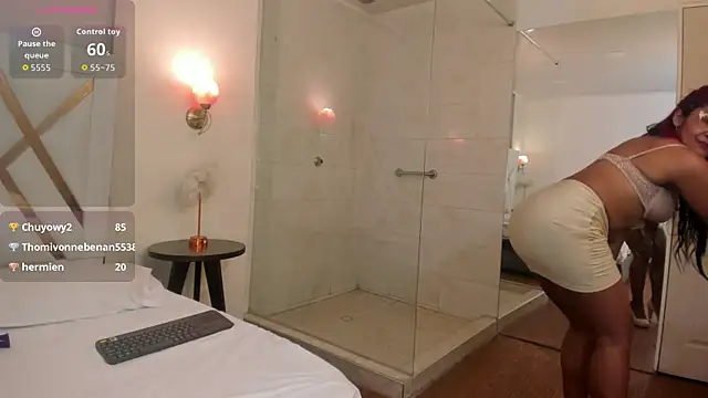 Sky_Collins_ webcam