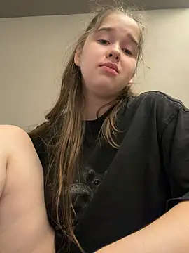 HornyGirlH Live Webcam on Stripchat