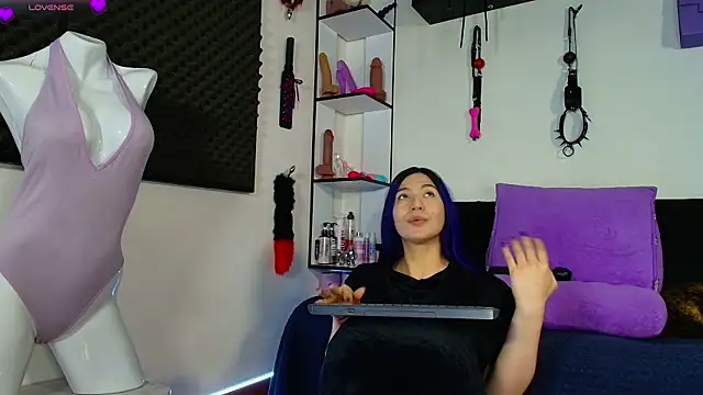karlamoon23 webcam