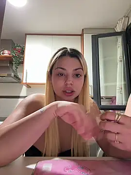 Noeliagglow webcam