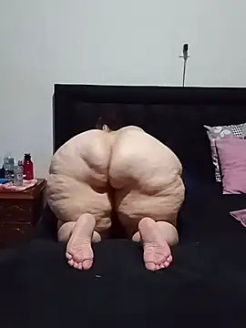 MegaAssMature webcam