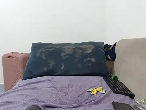 Pettite_essy webcam