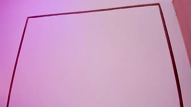 SkinnyIsa webcam