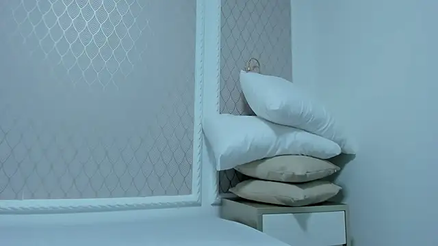 lucy_alvarezz webcam
