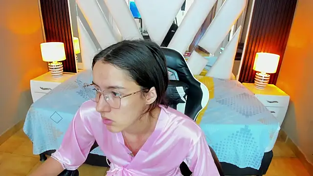 Linda4Petite webcam