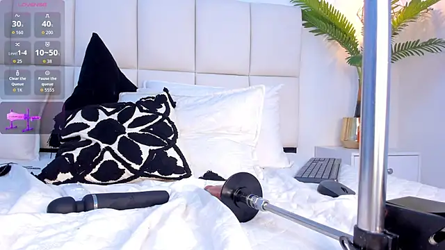 Megan_Brunette2 live cam on StripChat
