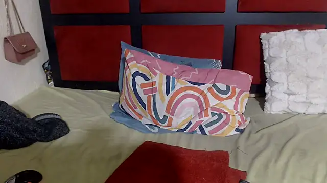 MaximTease24 webcam