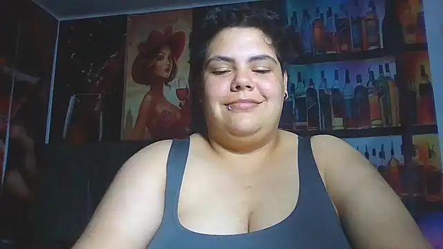 Hailey_Curvy webcam