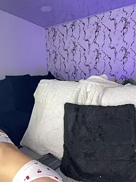 Lunai_gh live cam on StripChat
