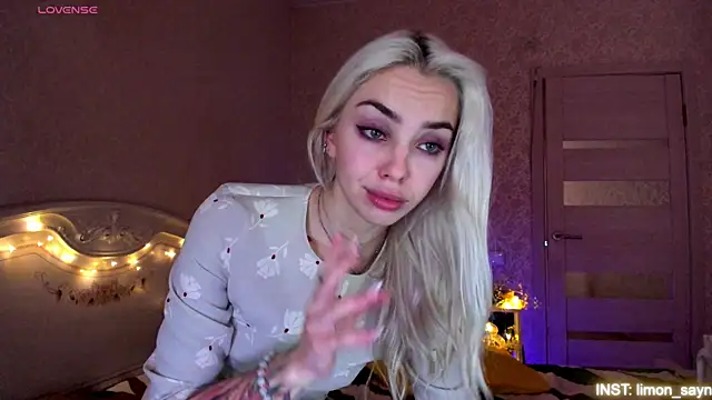 LillyMoure_ webcam