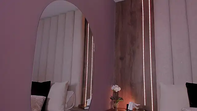 LucySalvatore_ webcam