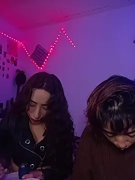 AlexxaAndRileyy webcam